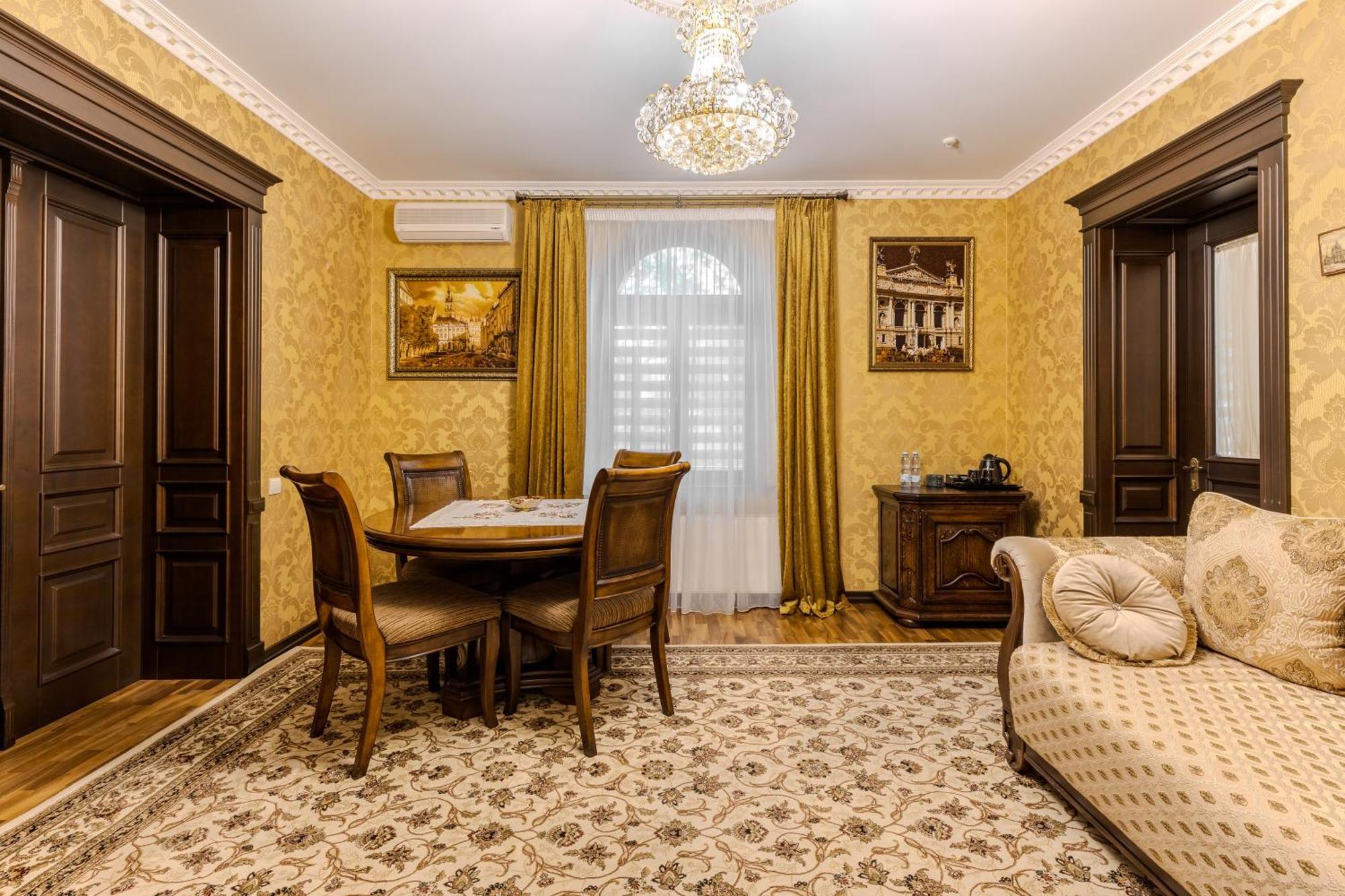 Luxury Boutique Andreevskiy Lviv Buitenkant foto